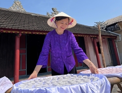 Phấn nụ Cung đình Huế